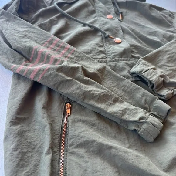 Women’s Jacket - Picture 2 of 5